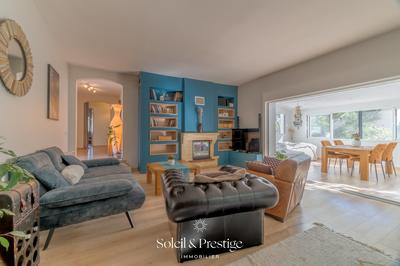 Maison - 180 m² - 9 pièces