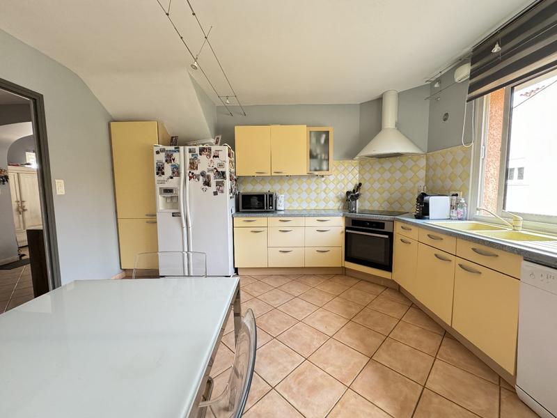 Maison - 235 m² - 4 pièces