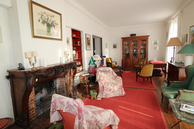 Maison - 300 m² - 12 pièces