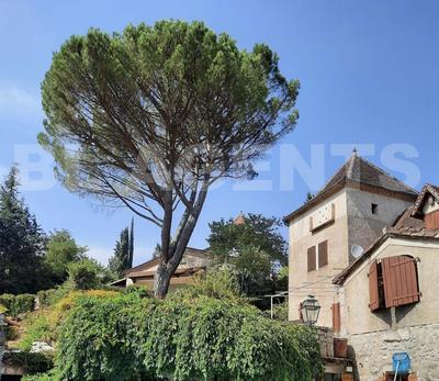 Maison - 257 m² - 11 pièces