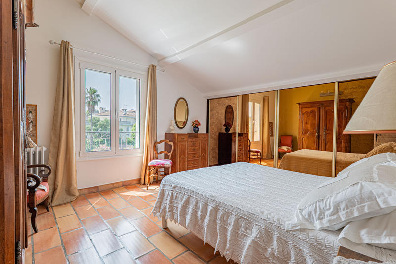 Maison - 245 m² - 7 pièces