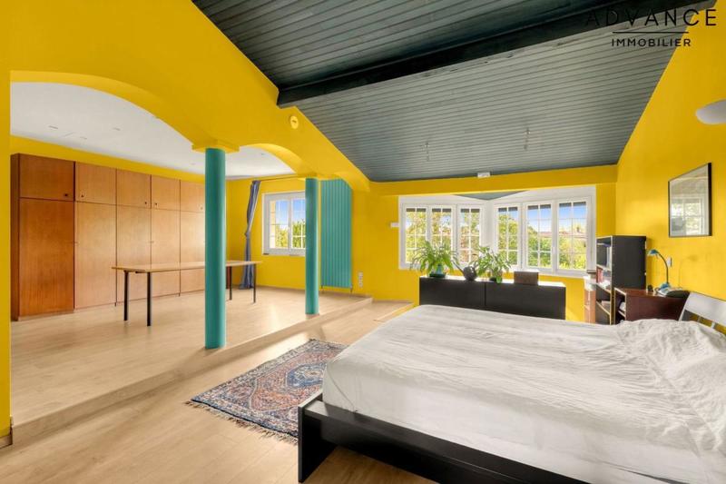 Maison - 333 m² - 8 pièces