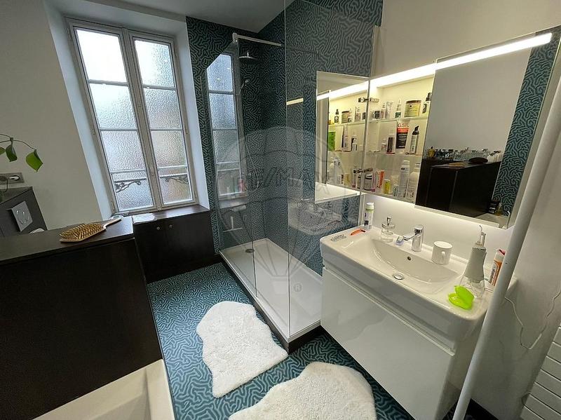 Demeure - 241 m² - 7 pièces