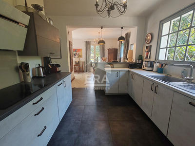 Maison - 224 m² - 8 pièces