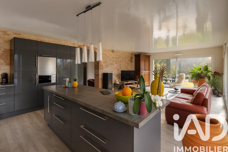 Maison - 222 m² - 9 pièces