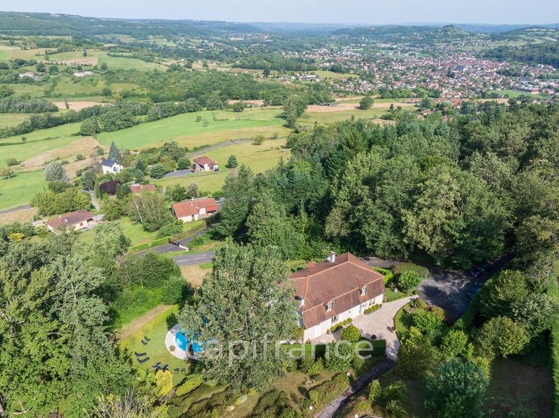 Propriété - 315 m² - 10 pièces