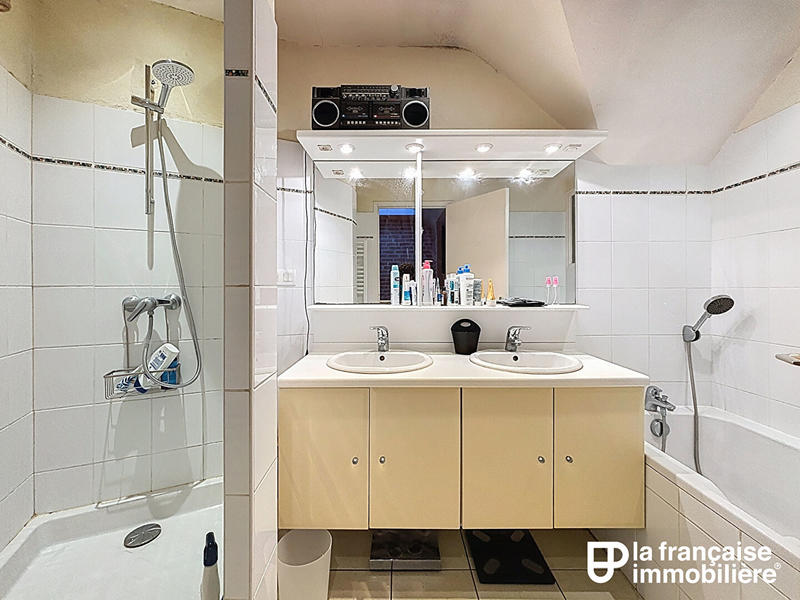 Maison - 210 m² - 9 pièces