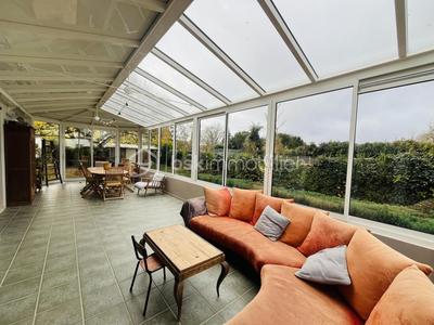 Maison - 222 m² - 8 pièces