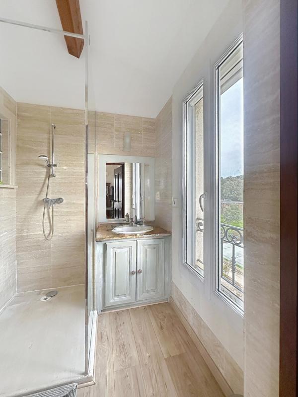 Maison - 300 m² - 7 pièces