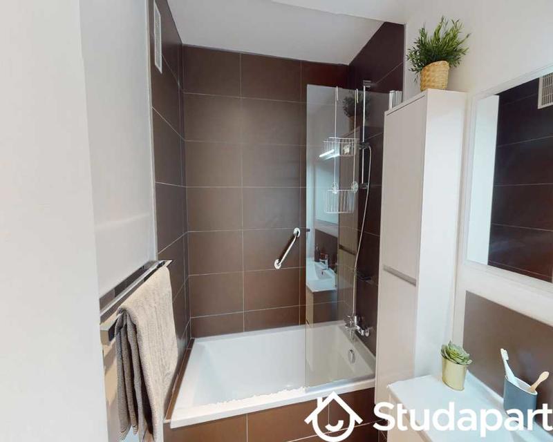 Chambre - 70 m² - 1 pièce