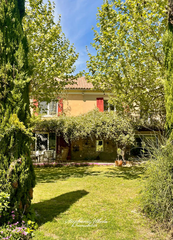 Mas - 250 m² - 7 pièces