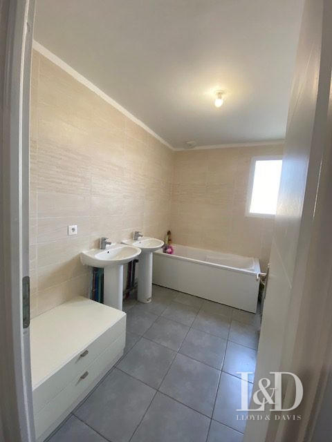 Maison traditionnelle - 132 m² - 7 pièces