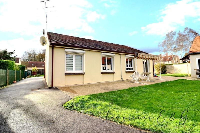 Maison - 93 m² - 7 pièces