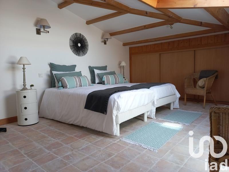 Maison - 275 m² - 9 pièces