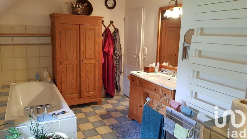 Maison - 247 m² - 13 pièces