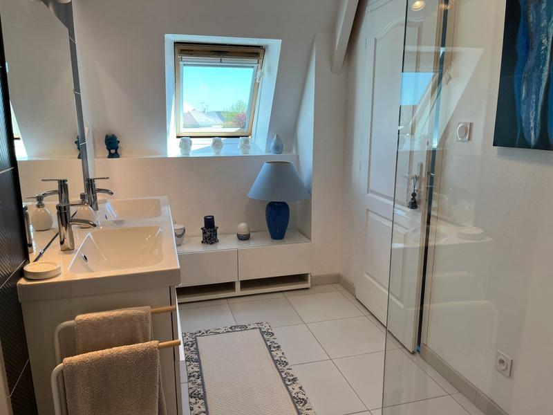 Maison - 240 m² - 8 pièces