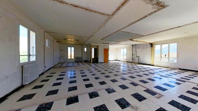 Maison - 220 m² - 5 pièces