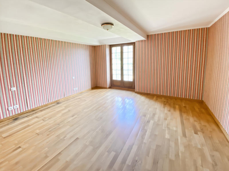 Maison - 327 m² - 6 pièces