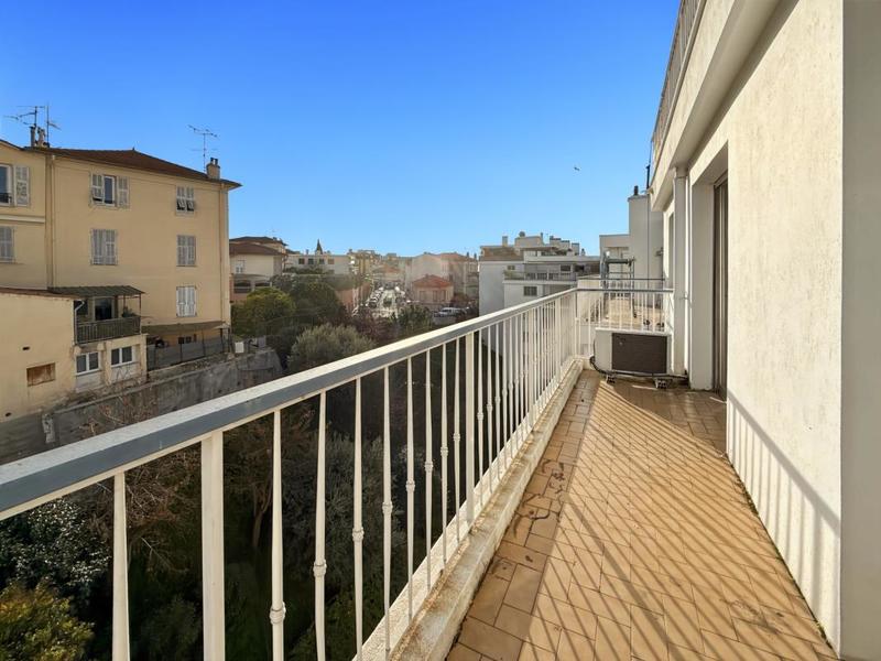 Appartement - 85 m² - 4 pièces