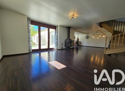 Maison - 214 m² - 6 pièces