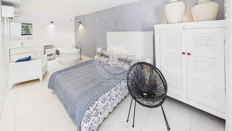 Maison - 283 m² - 5 pièces