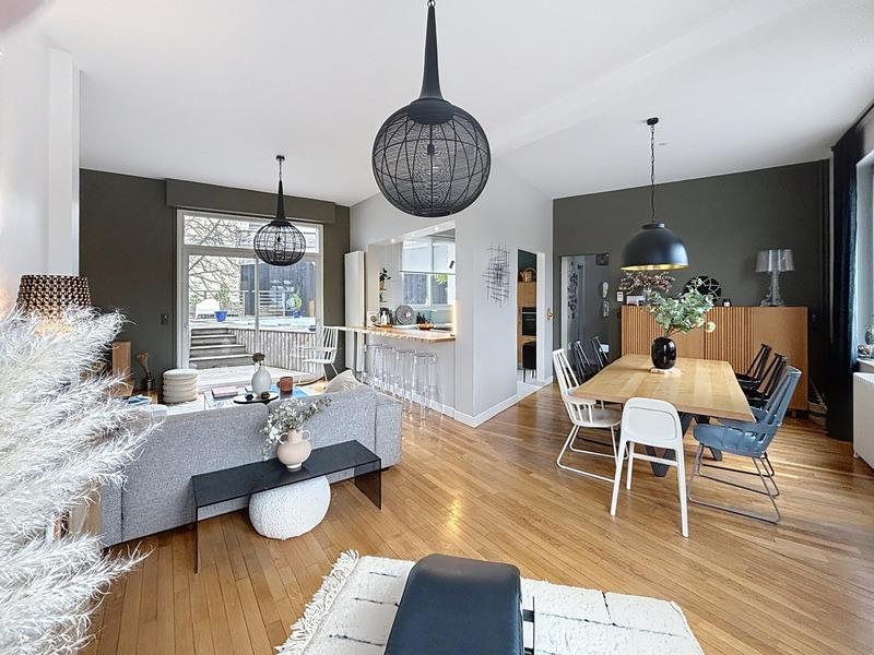 Maison de ville - 190 m² - 9 pièces