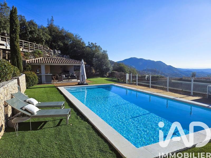 Maison - 240 m² - 5 pièces