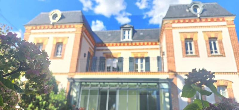 Hôtel particulier - 300 m² - 10 pièces