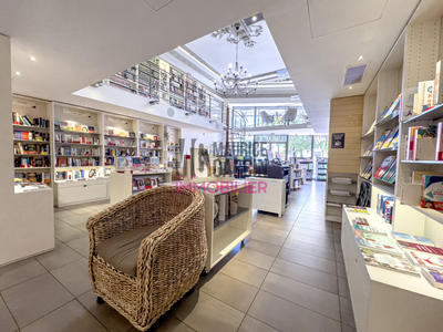 Fonds de commerce - Local d'activité / Entrepôt - 150 m²