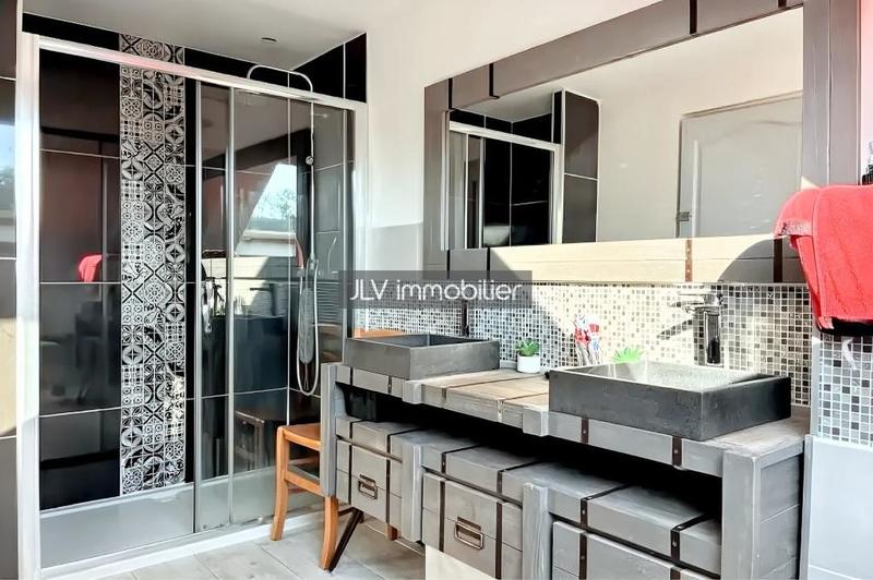 Maison - 140 m² - 6 pièces