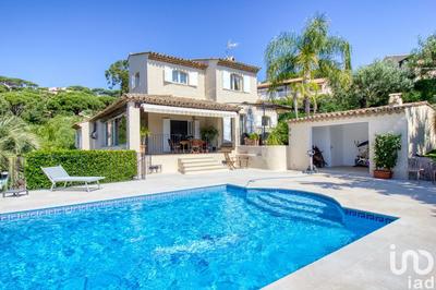 Maison - 230 m² - 6 pièces