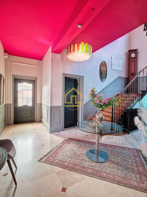 Maison - 292 m² - 9 pièces