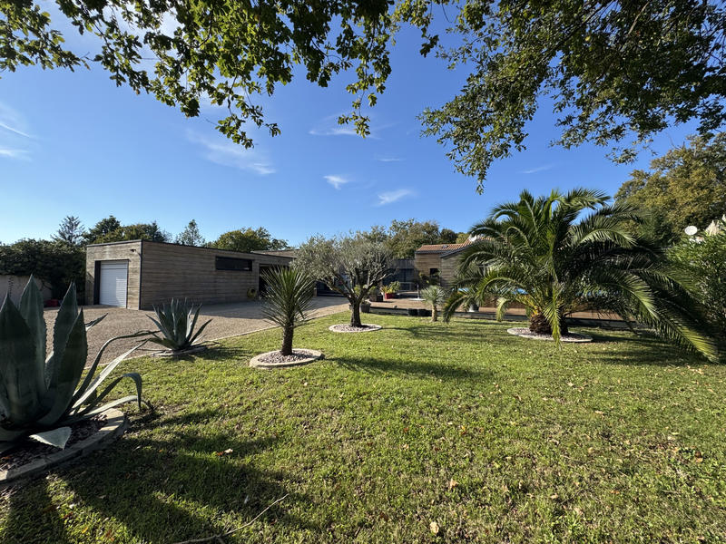 Maison - 290 m² - 9 pièces