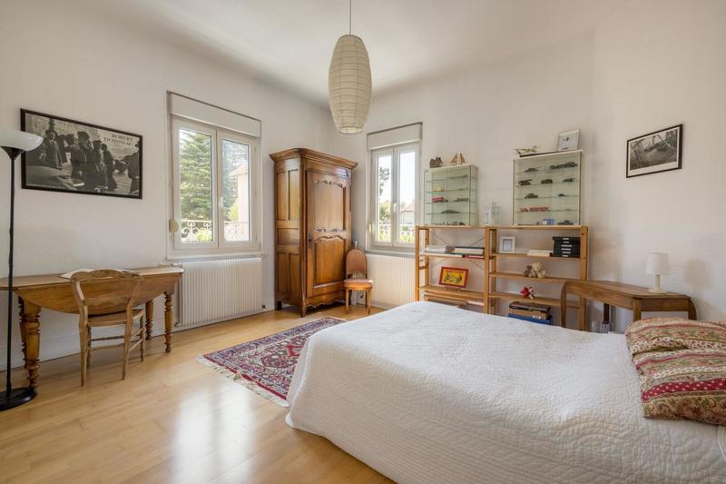 Maison - 245 m² - 7 pièces