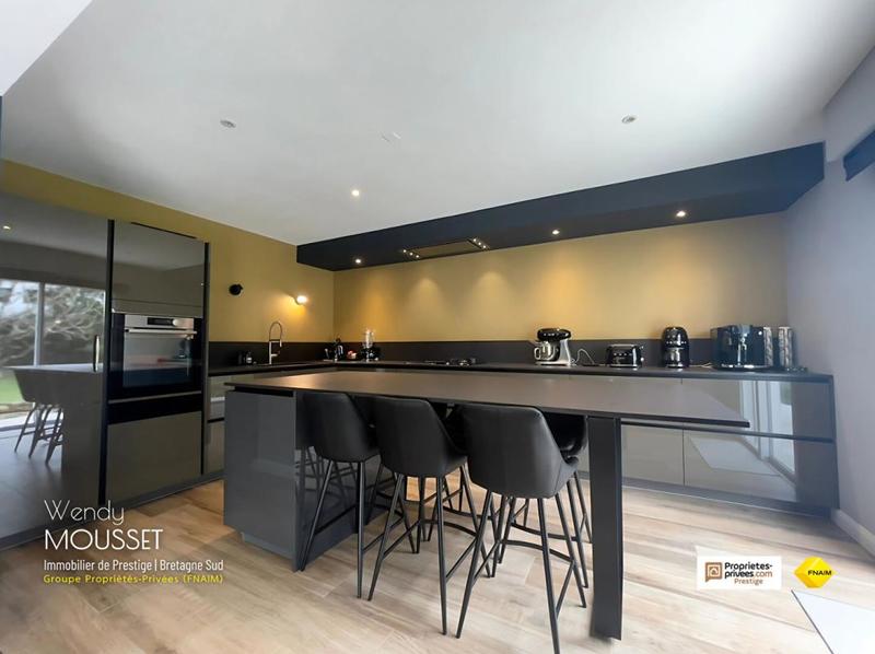 Maison - 285 m² - 8 pièces