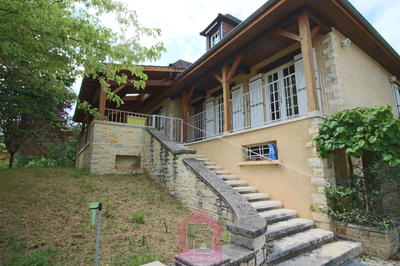 Maison - 146 m² - 6 pièces