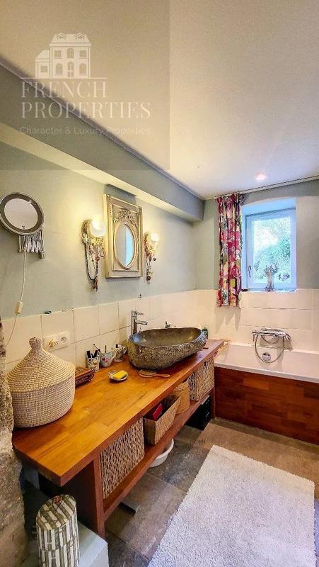 Maison - 352 m² - 9 pièces