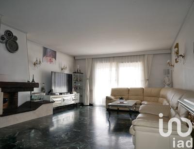 Maison - 220 m² - 9 pièces