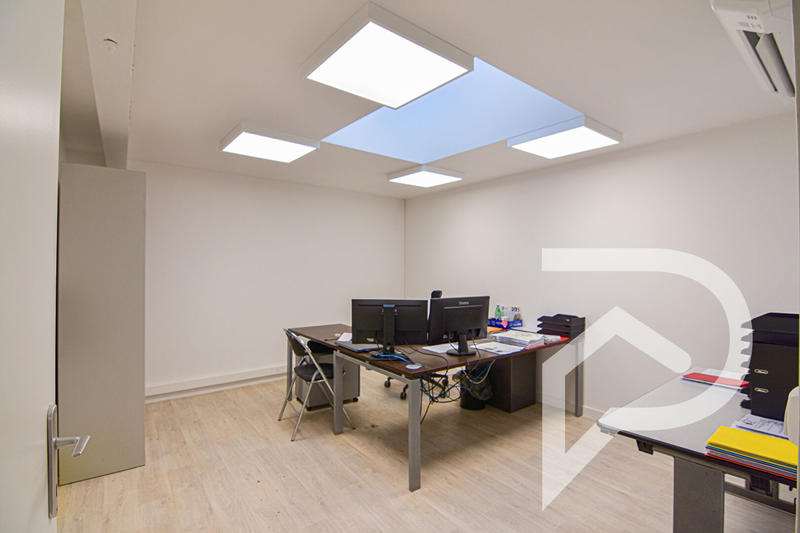 Maison - 270 m² - 11 pièces