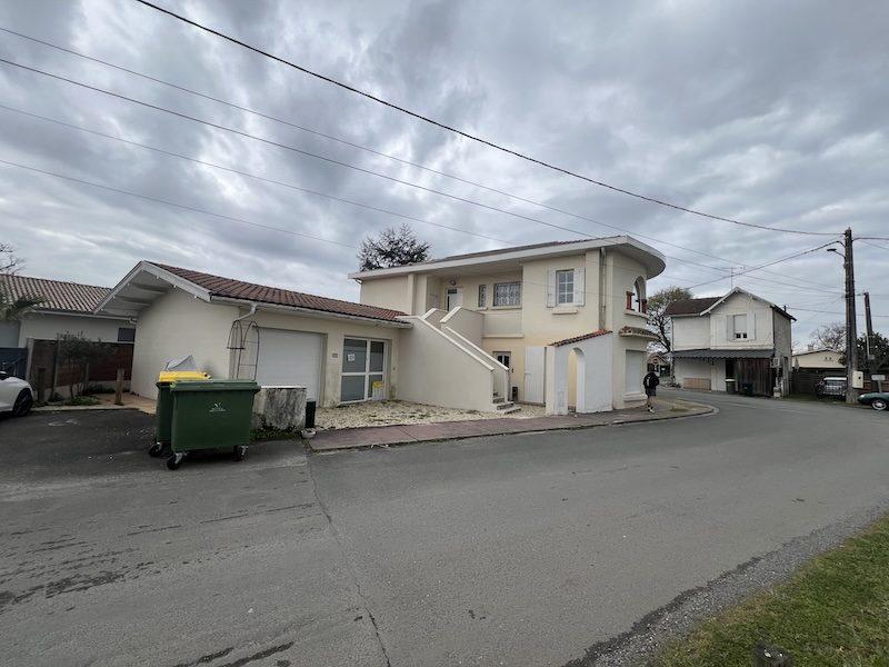 Local d'activités - 350 m² - 11 pièces