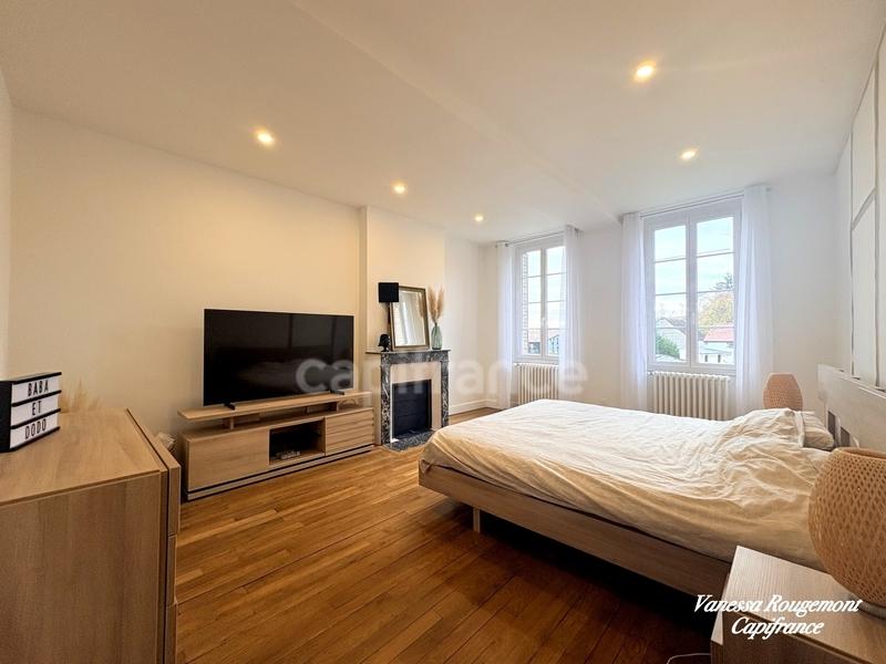 Maison - 225 m² - 8 pièces