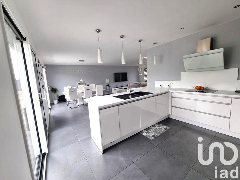 Maison - 180 m² - 6 pièces