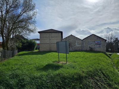 Maison - 610 m² - 5 pièces
