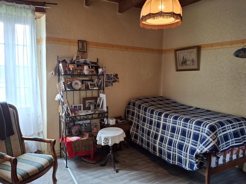 Maison traditionnelle - 243 m² - 9 pièces