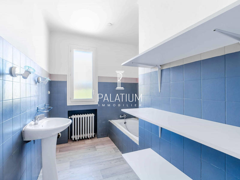 Maison - 210 m² - 8 pièces