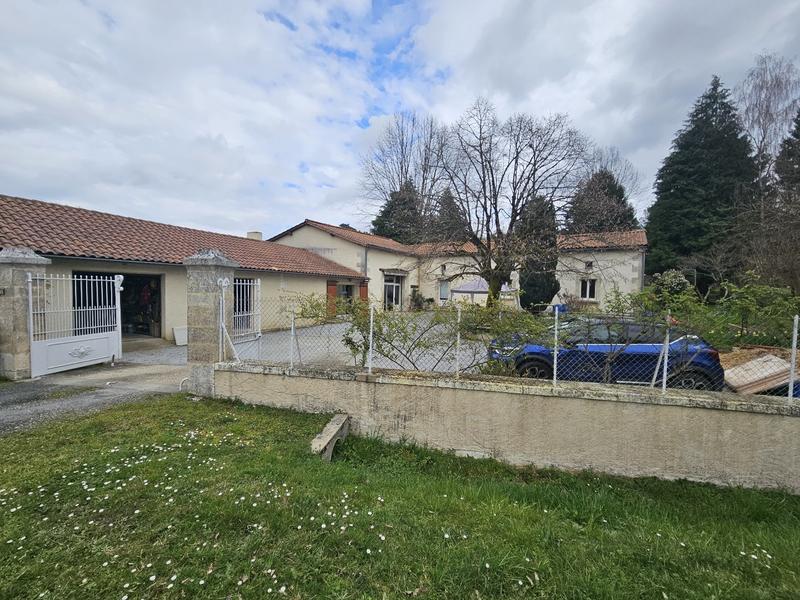Maison - 247 m² - 8 pièces