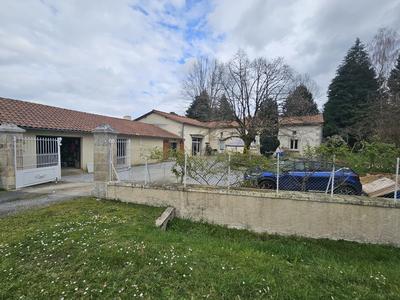 Maison - 247 m² - 8 pièces