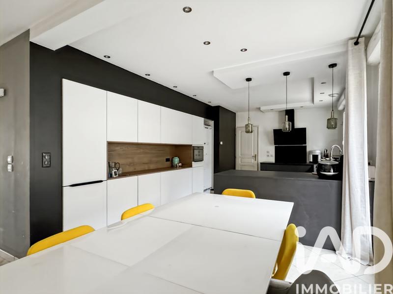 Maison - 185 m² - 7 pièces