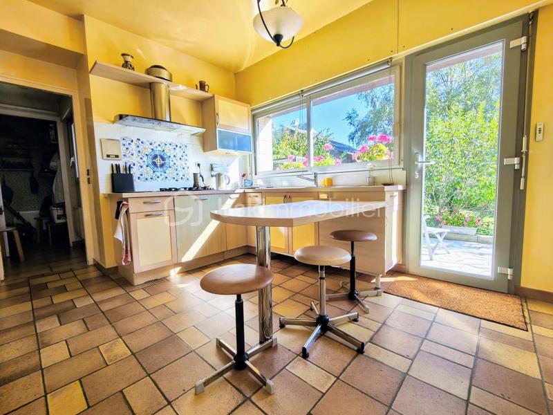 Demeure - 181 m² - 8 pièces