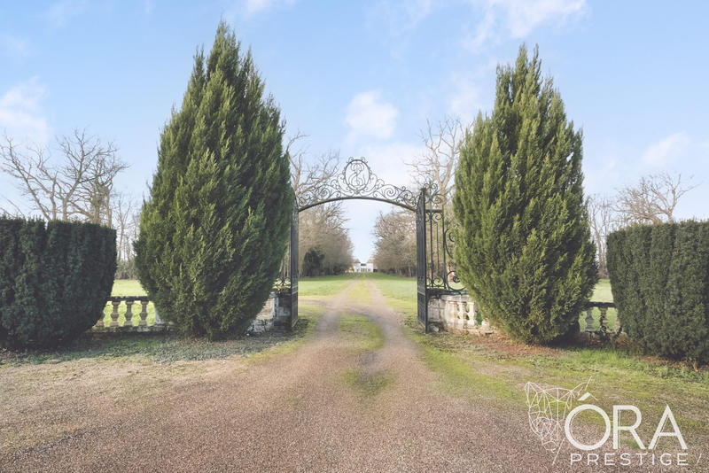 Château - 644 m² - 32 pièces